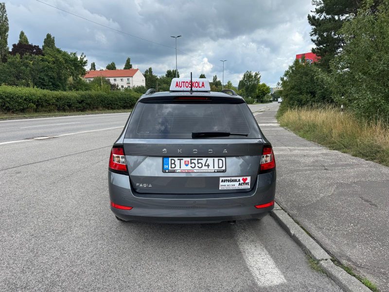 Auto autoškoly na ceste